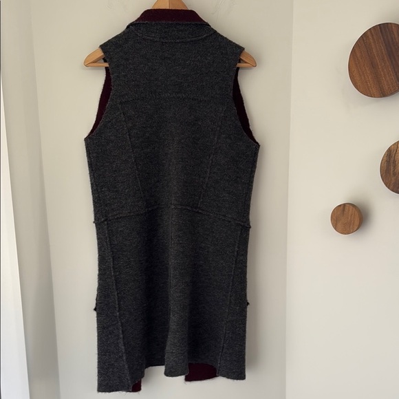 Anthropologie Moth Gray and Burgundy Sleeveless Vest Size XS/S - Picture 2 of 5